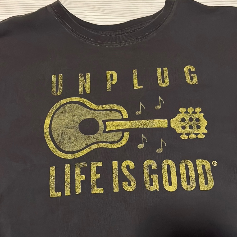 LIFE IS GOOD SIZE MEDIUM (womens) SHORT SLEEVE GRAPHIC TEE